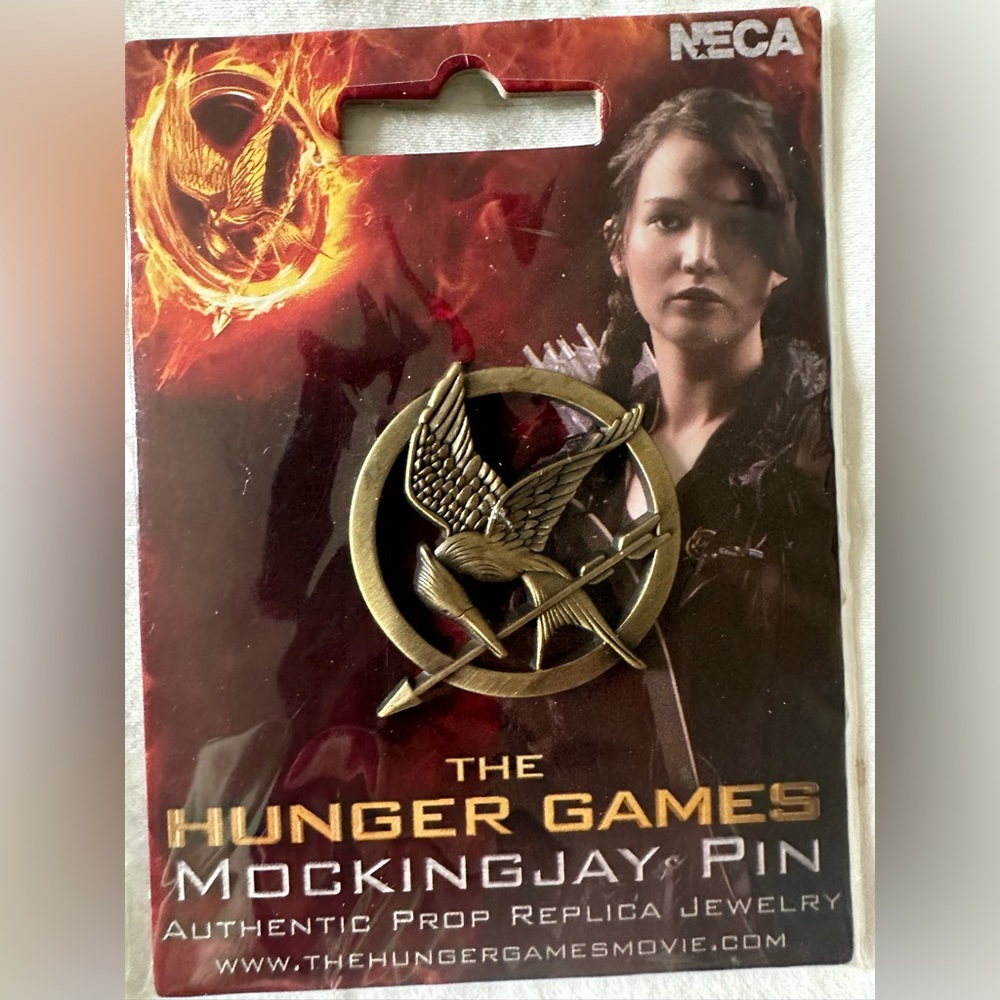 The Hunger Games Mockingjay Pin NWT